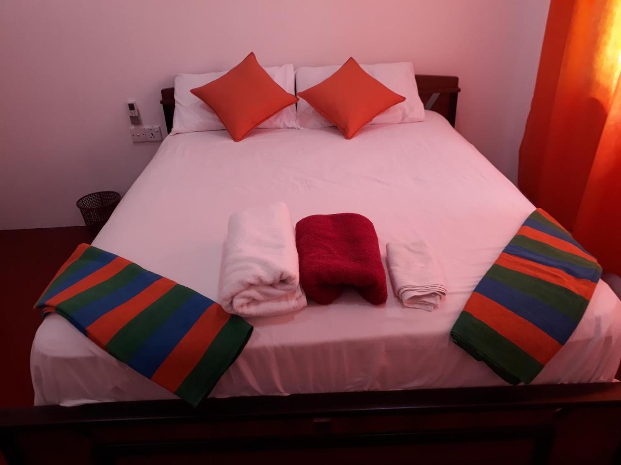 Brinthavanam Days Inn Джафна Екстериор снимка